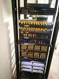 郑东绿地中心超市监控工程收官 网络布线施工的关键实践与质量把控
